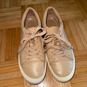 Vince tan leather sneaker